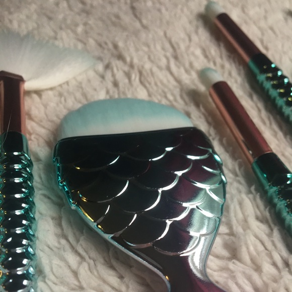 Brand New Mermaid Makeup Brush Set - Picture 7 of 7